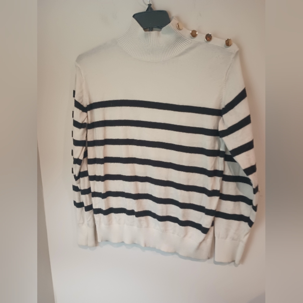 Joseph A. Cream Ribbed Knit Cardigan with Shiny Gold Buttons